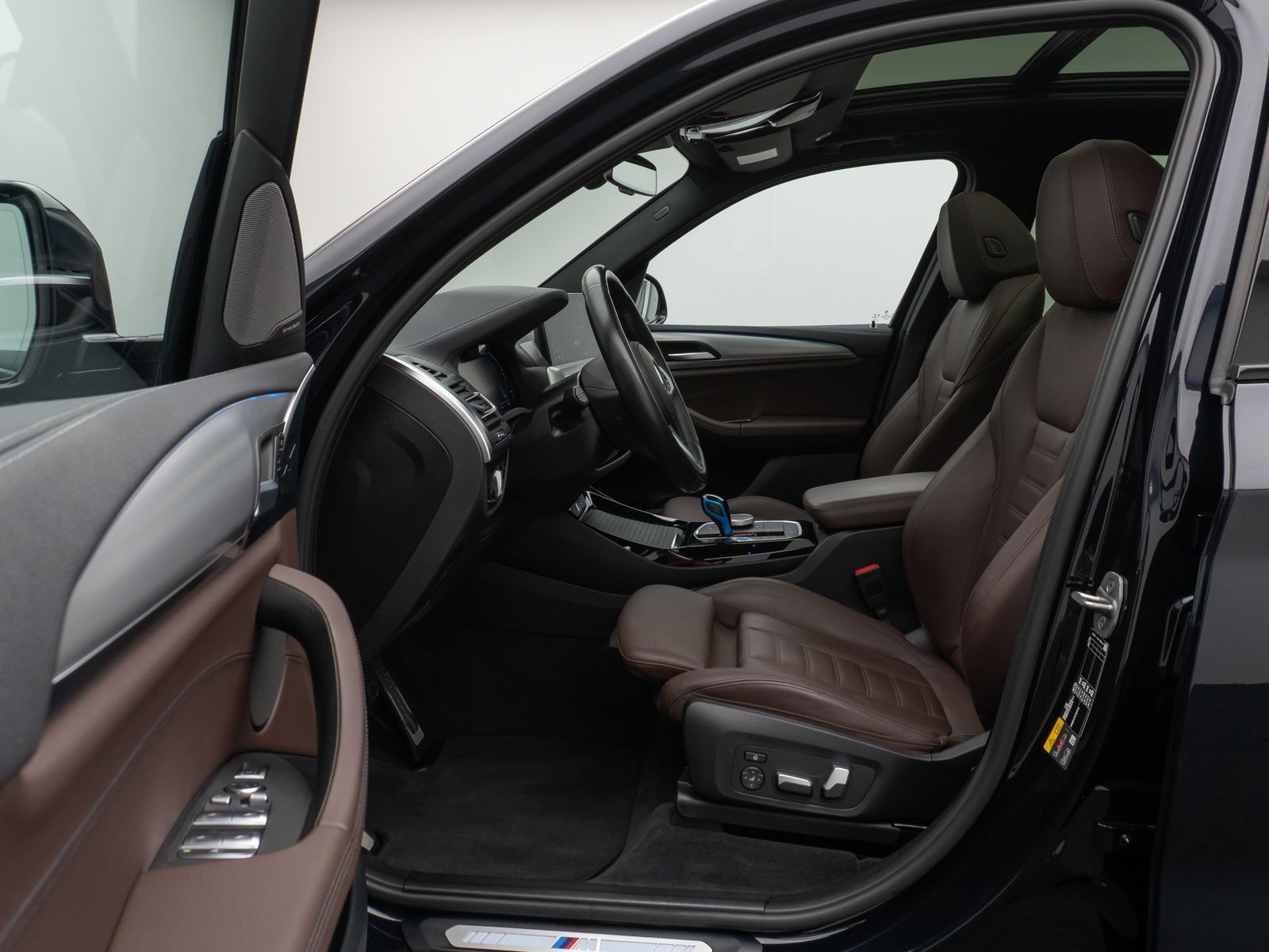 Fahrzeugabbildung BMW iX3 M Sport Impressive Panorama 360°HUD DAB H/K