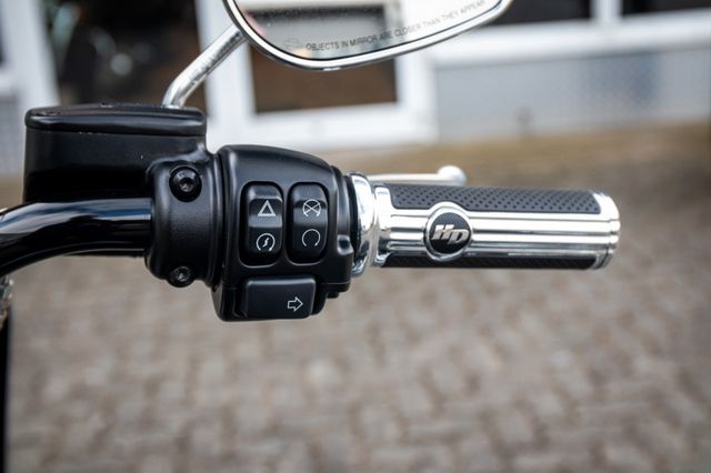 Fahrzeugabbildung Harley-Davidson Softail Heritage 114 FLHCS - DEFIANCE KOLLEKTION