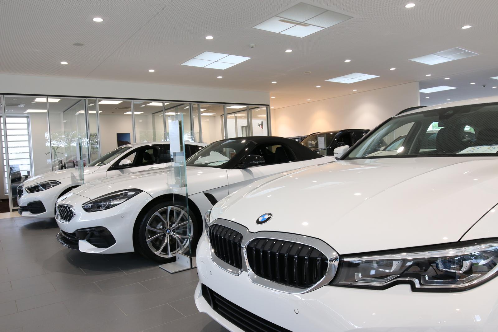 showroom-image-top