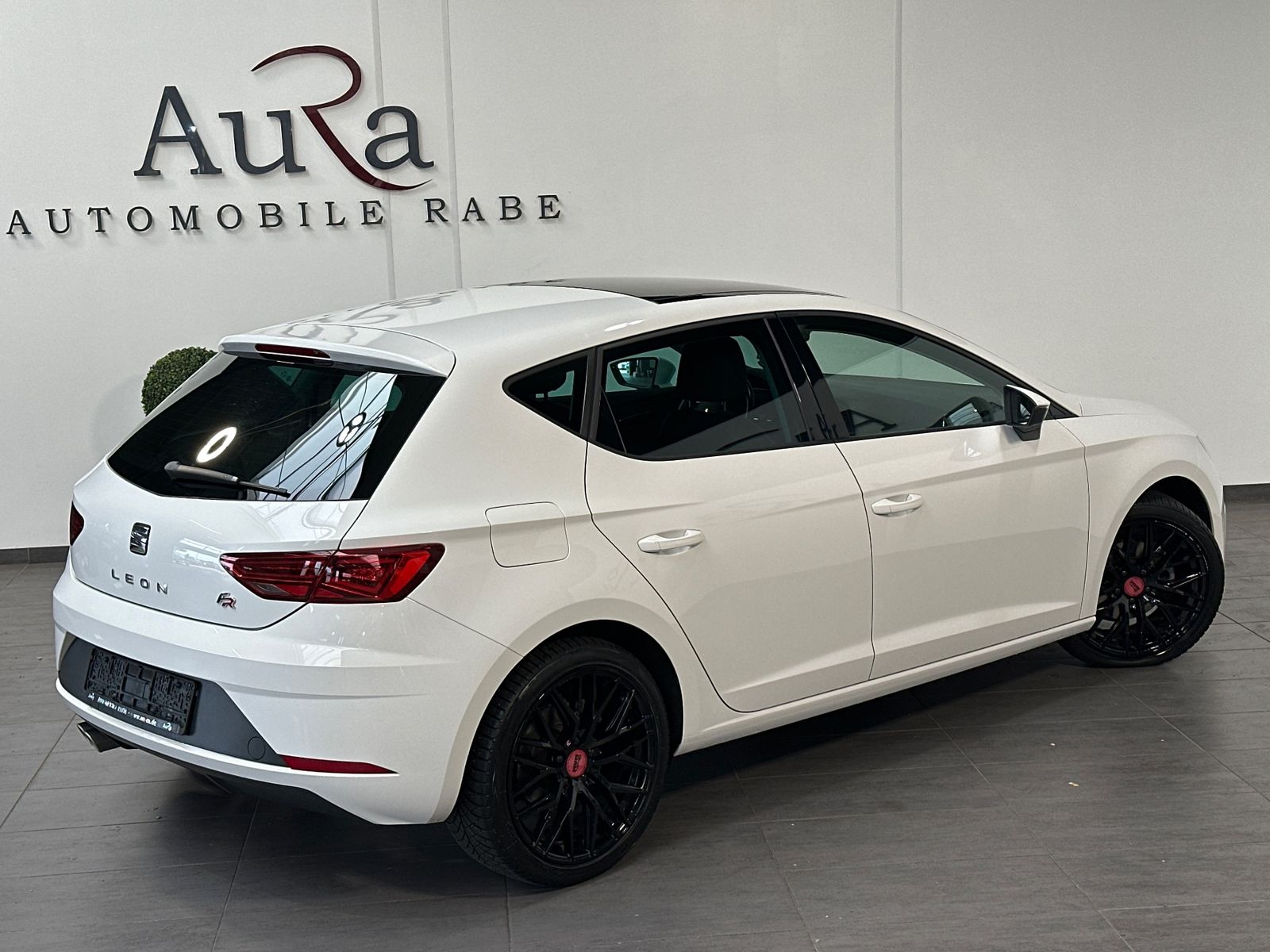 Fahrzeugabbildung SEAT Leon 1.5 TSI FR NAV+LED+SHZ+PANO+DAB+BEATS+18Zo