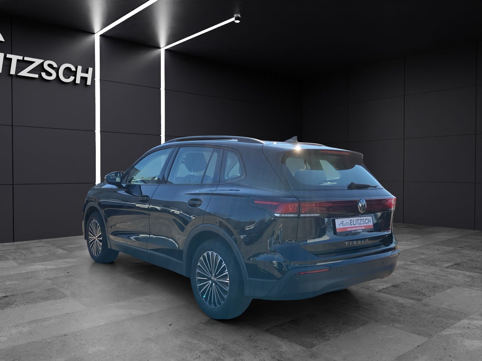 Fahrzeugabbildung Volkswagen Tiguan TDI Life DSG LED ACC AHK HuD NAVI PDC SHZ