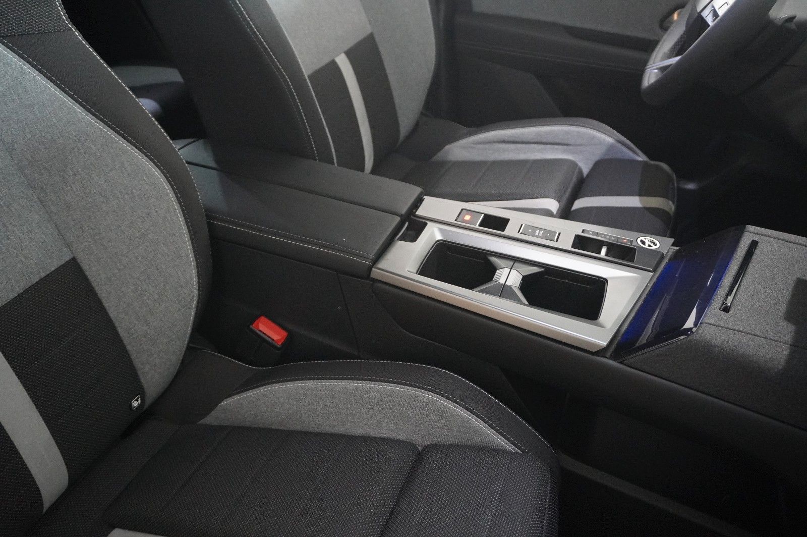 Fahrzeugabbildung Opel Grandland 1.2 48V HYBRID EDIT. NAVI/LED/KAMERA