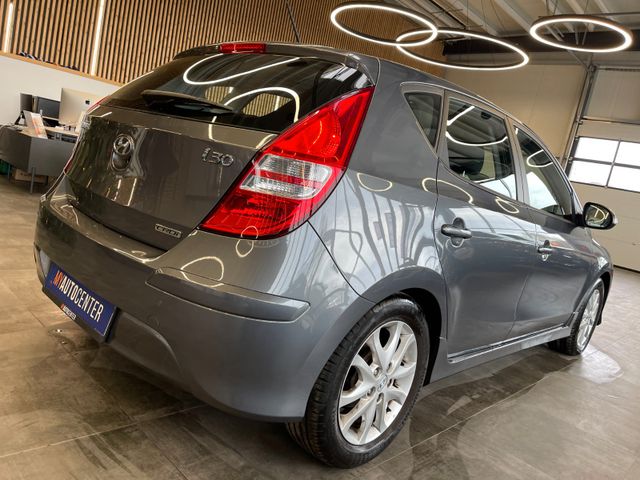 Hyundai i30 *TEMPOMAT*SZHZ*KLIMAAUTOMATIK*PDC*