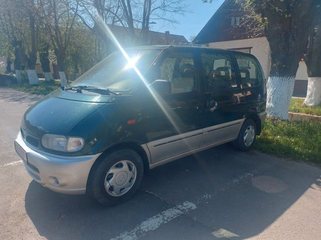 Nissan Serena 1.6 SLX 