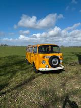 Volkswagen VW Bus T2b EZ 12.07.1976 - Volkswagen T2 mit Benzin-Antrieb: Kombi, Schaltgetriebe