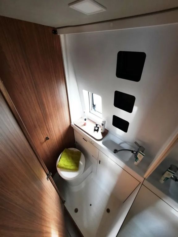Fahrzeug Übersicht 16 Fahrzeugabbildung Weinsberg CaraBus EDITION FIRE 600 MQ Verfüg./Sparen Sie 1