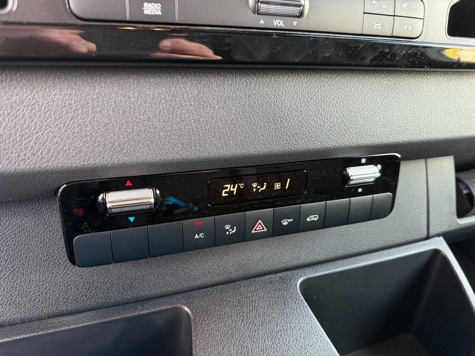 Fahrzeugabbildung Mercedes-Benz Sprinter 317 CDI 9G 3665 AHK3,5to Schwingsitz