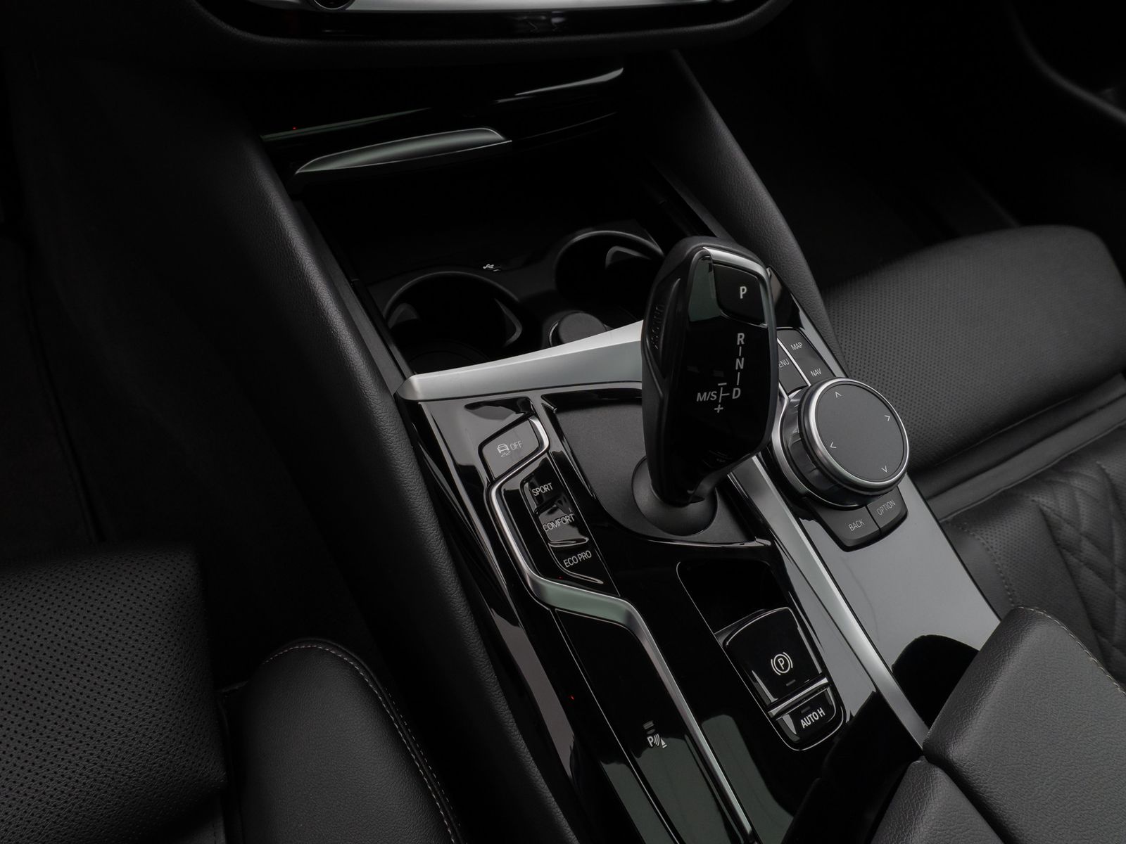 Fahrzeugabbildung BMW 520d Panorama Kamera DAB HiFi ACC Alarm M Sport