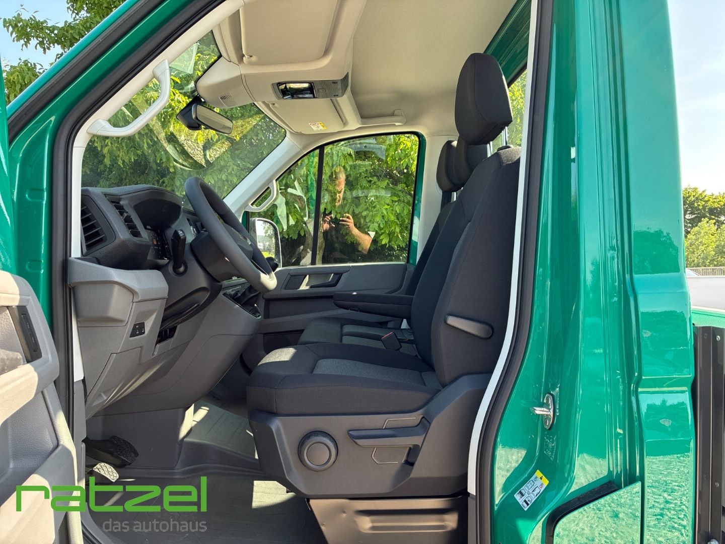 Fahrzeugabbildung Volkswagen Crafter 35 Pritsche MR AHK+Klima+Allwetterreifen