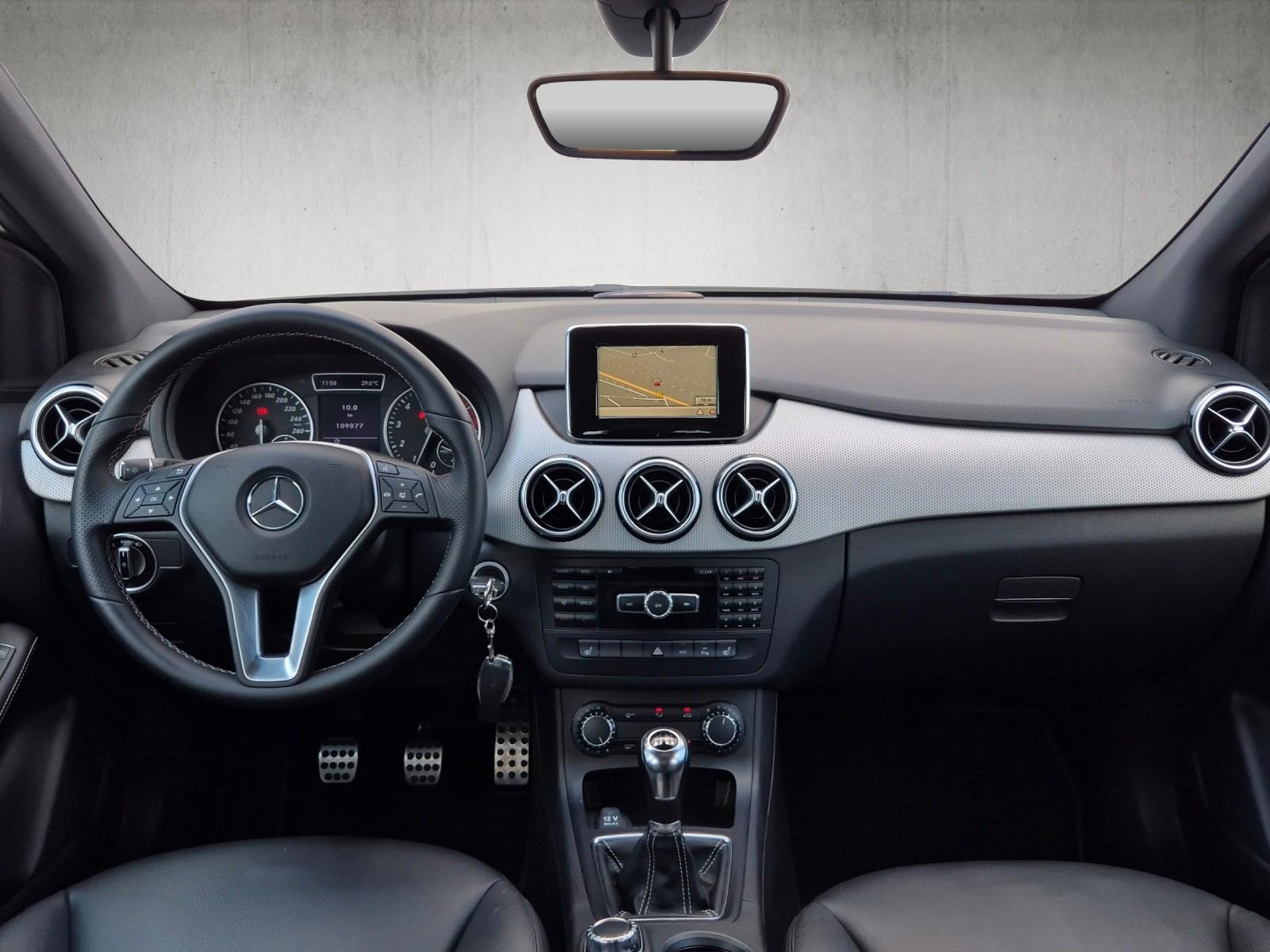Mercedes-Benz B 180 Urban/Panorama/Amg 18"/Xenon/Navi