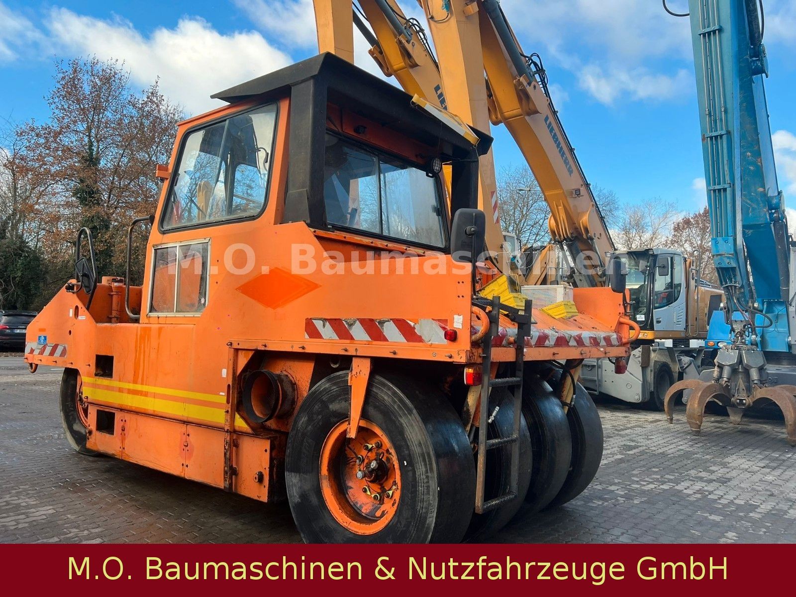 Fahrzeugabbildung Andere Corinsa CCR2135 / Gummiradwalze /