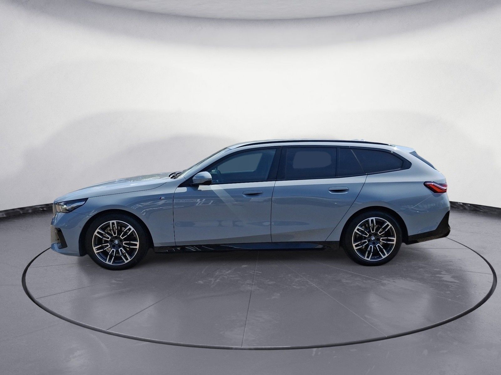 BMW 520d xDrive Touring M SPORT AHK Iconic Glow harm imagem 3