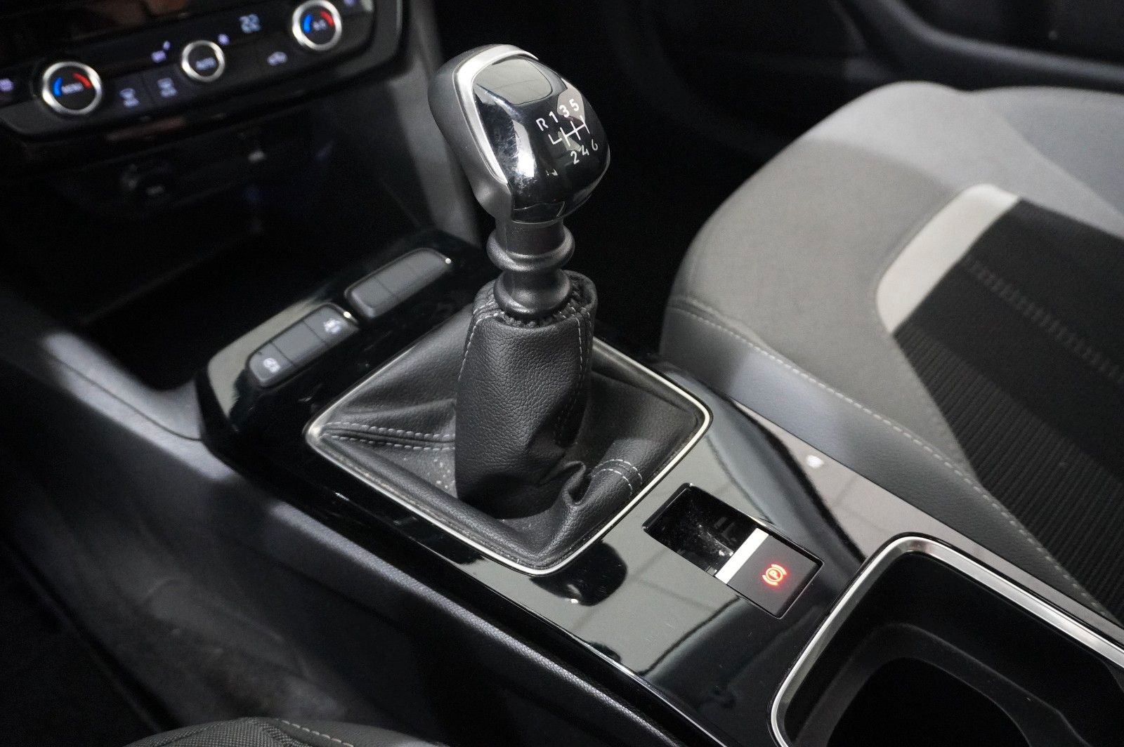 Fahrzeugabbildung Opel Mokka ELEGANCE 1.2T NAVI/LED/KAMERA/SPORT/SH/DAB