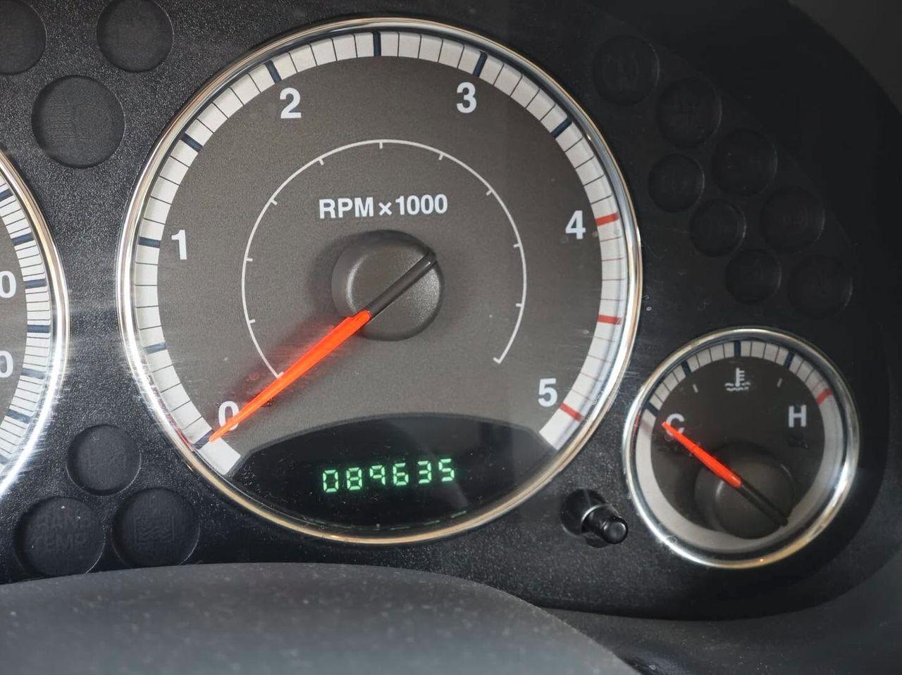 Jeep Cherokee 2005 — photo 5