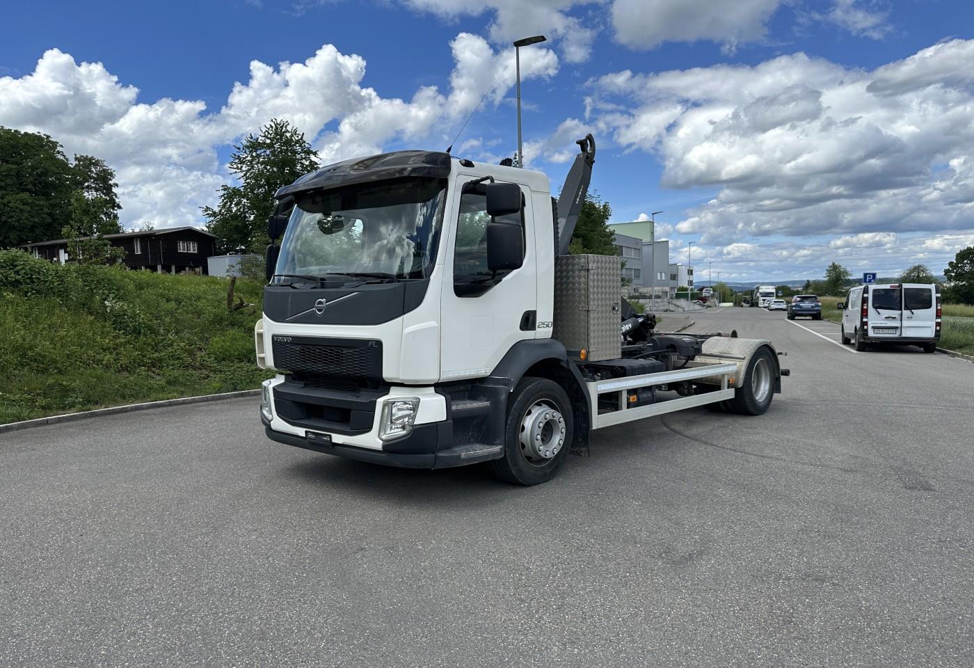 Volvo FL-250 Abrollkipper 40 km/h - Swiss-Vehicle