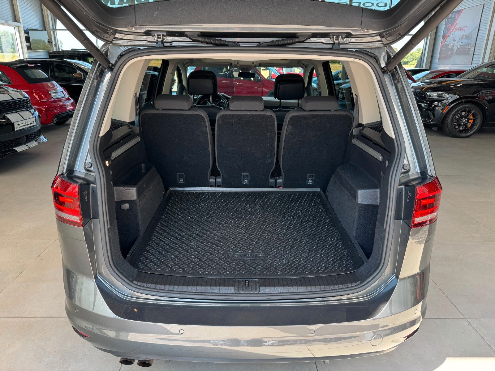Fahrzeugabbildung Volkswagen Touran 1.4 TSI Automatik Sound "LED Spiegel-P."
