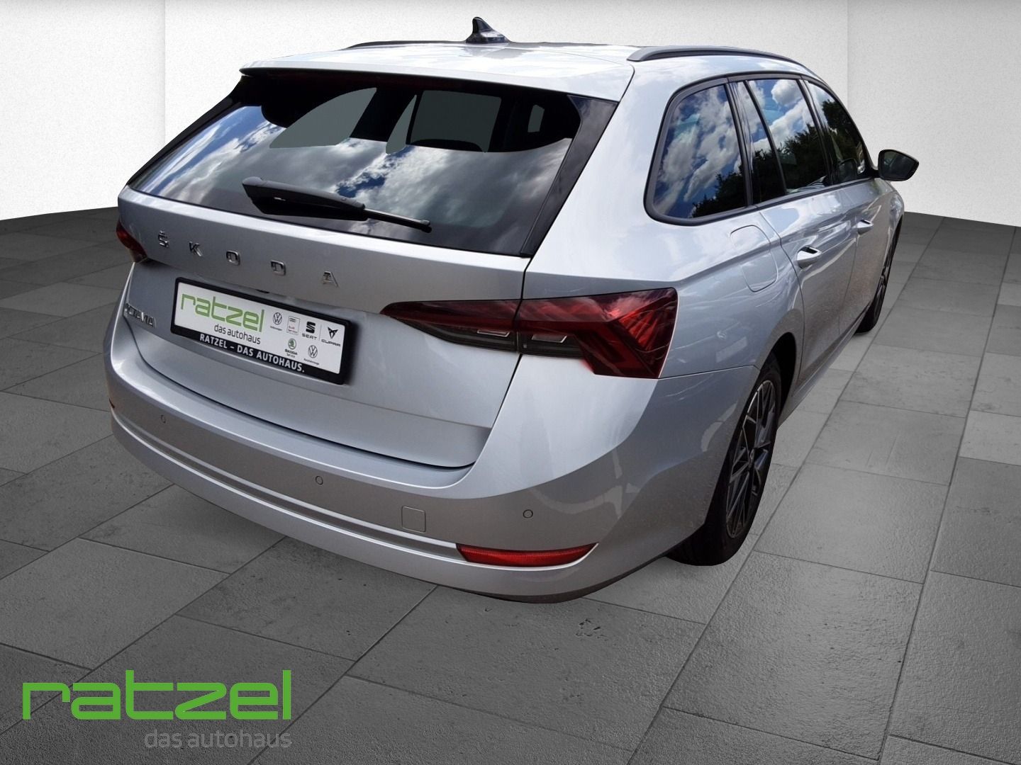 Fahrzeugabbildung SKODA Octavia Combi 2.0 TDI Clever AHK-klappbar LED Sp