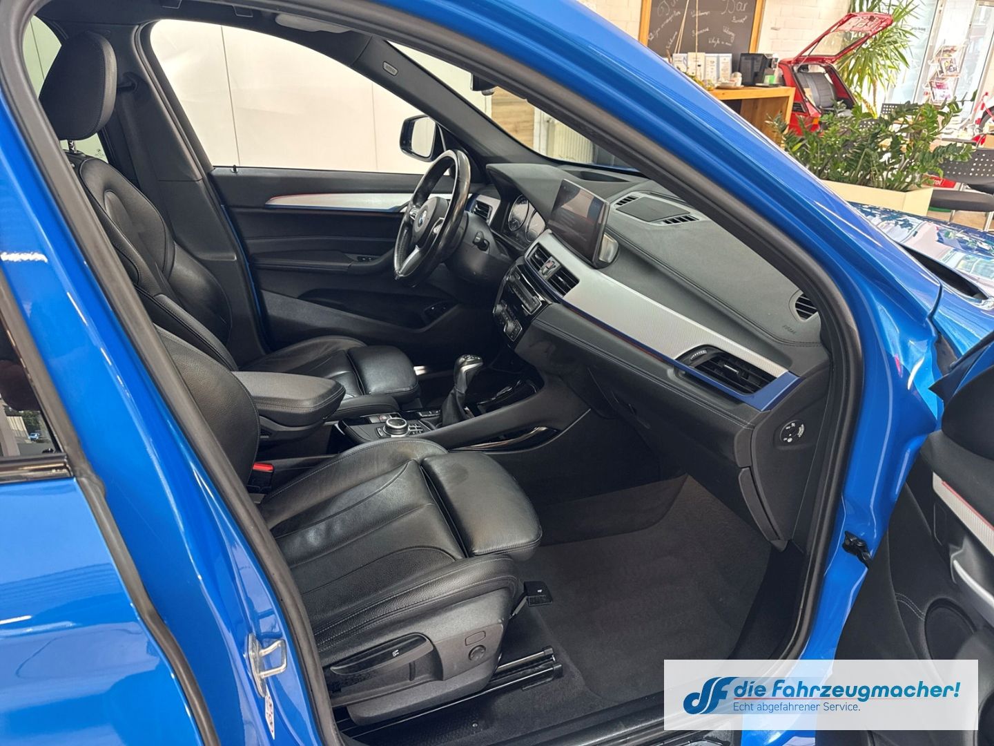 Fahrzeugabbildung BMW X1 xDrive 25 e M Sport M Sport Sportpaket HUD AH