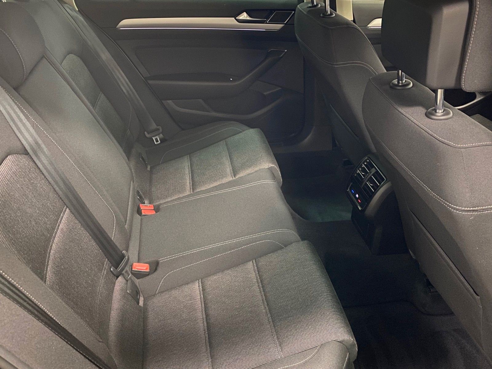 Fahrzeugabbildung Volkswagen Passat Variant1.5 TSI DSG Comfortline+NAVIGATION