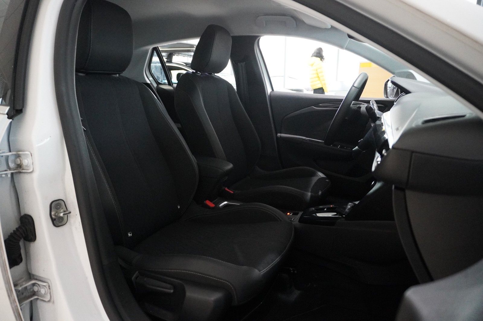 Fahrzeugabbildung Opel Corsa F 1.2T ELEGANCE NAVI/LED/KAMERA/SPORT/DAB+