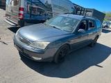 Ford Mondeo Ghia - Ford Mondeo aus 2005 mit Diesel-Antrieb