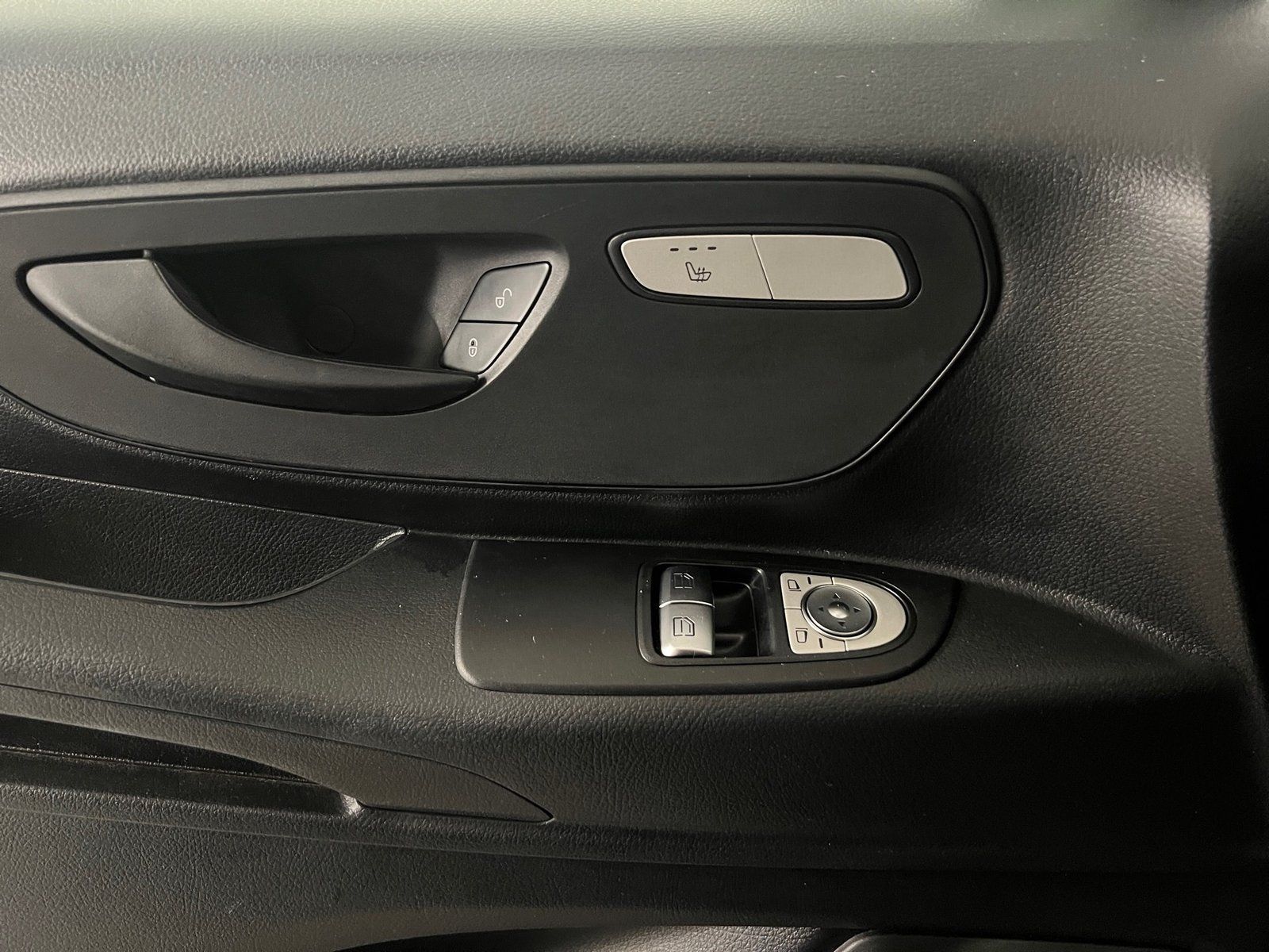 Fahrzeugabbildung Mercedes-Benz Vito 114 CDI Tourer PRO Extralang*AHK*Navi*SHZ*