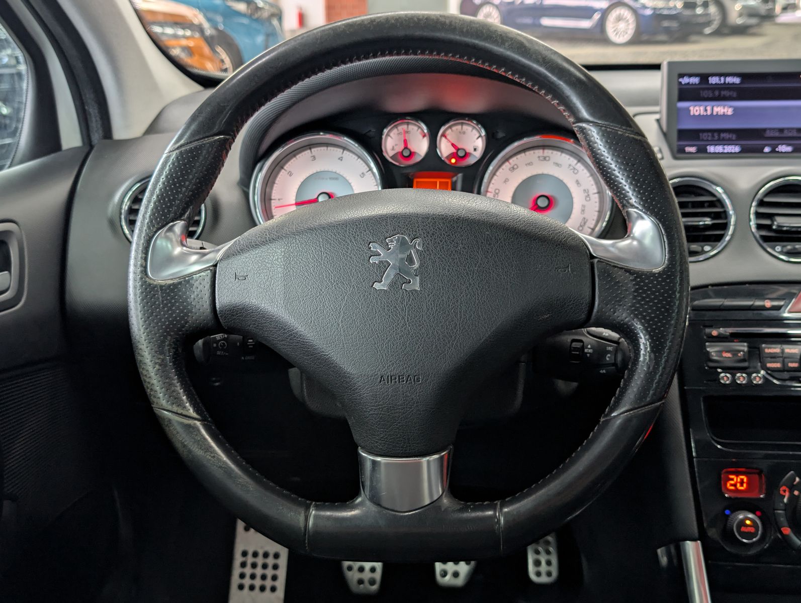 Fahrzeugabbildung Peugeot 308 GTi LEDER PANO XENON TEMP PDC NAVI 18-ZOLL