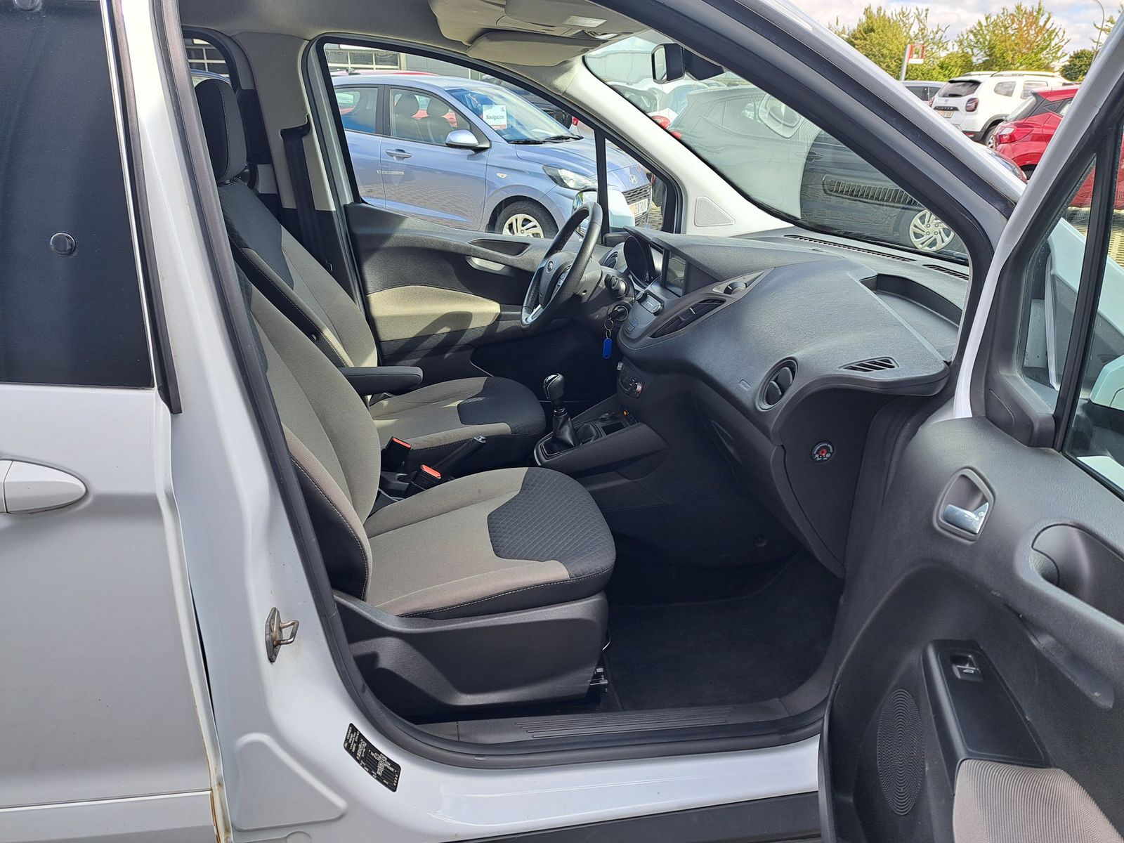 Fahrzeugabbildung Ford Tourneo Courier Trend 1.5 TDCI NAVI WINTERPAKET