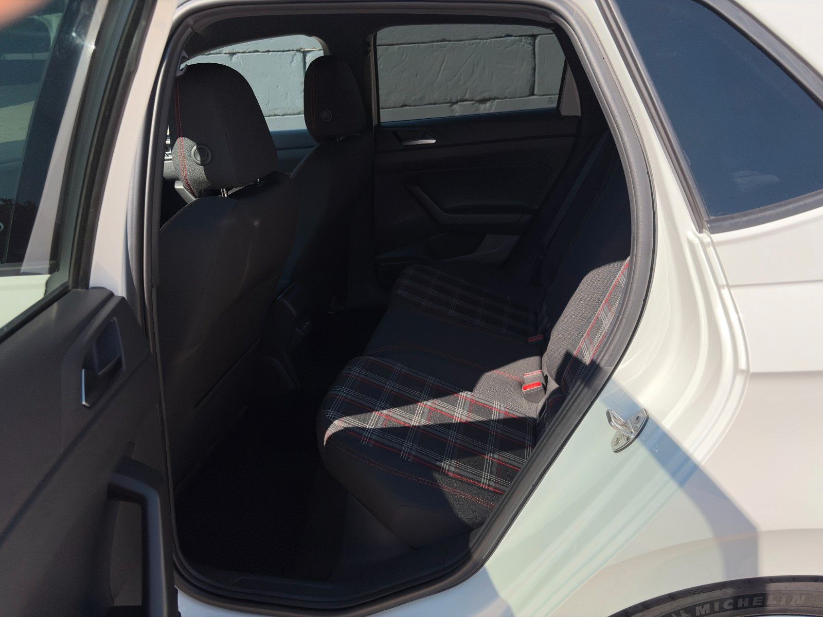 Fahrzeugabbildung Volkswagen Polo VI GTI 2.0 TSI DSG KW ACC PDC SHZ CarPlay