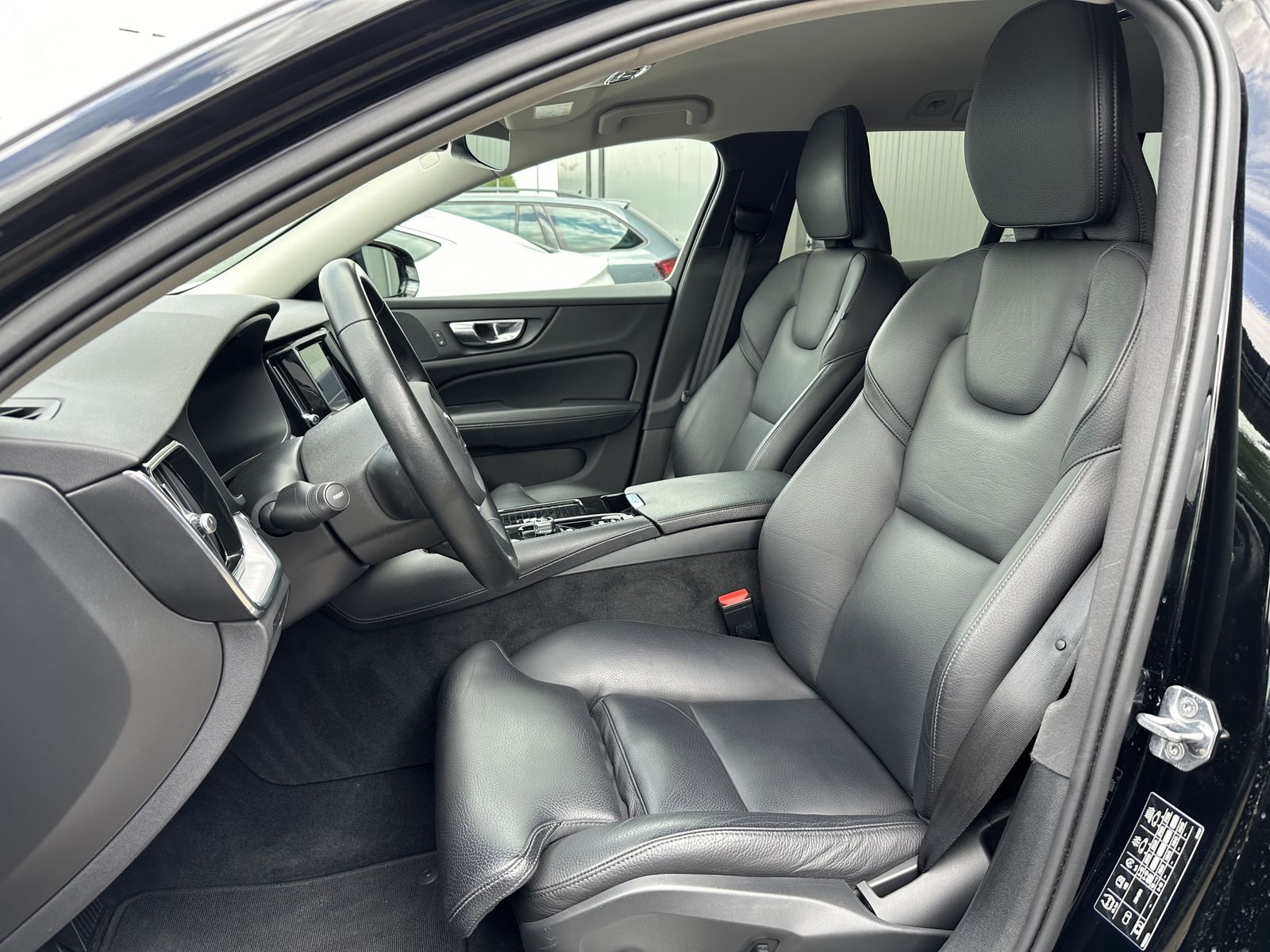 Fahrzeugabbildung Volvo V60 T6 AWD Inscription Expression NAV+LED+DAB+PP