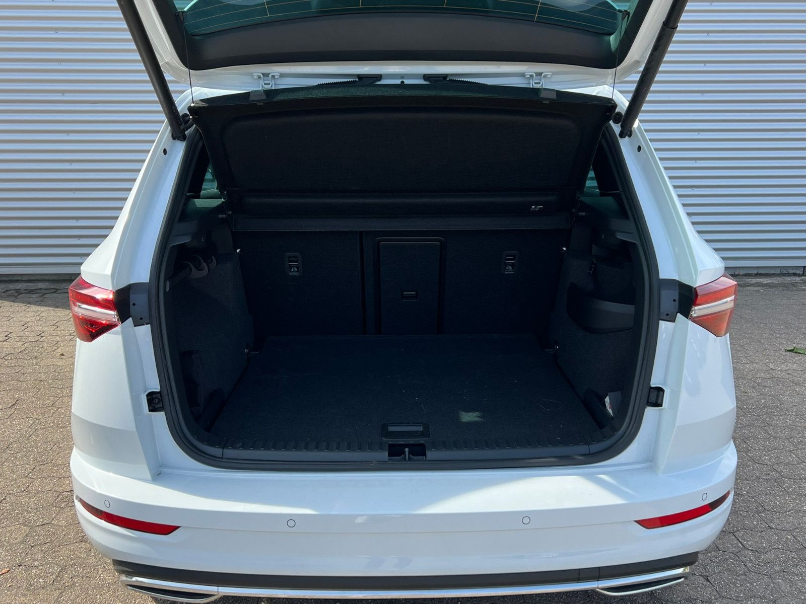 Fahrzeugabbildung SKODA Karoq Sportline 2.0 TSI DSG 4x4 Navi ACC AHK