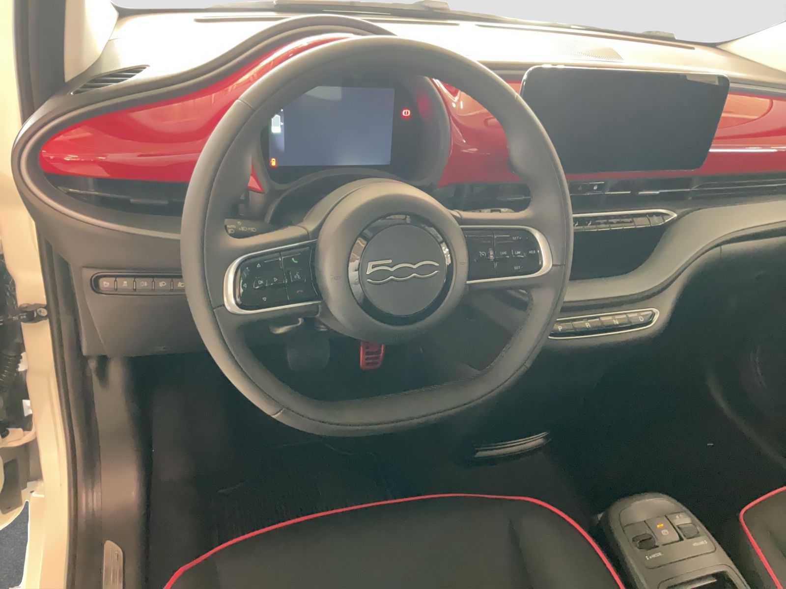 Fahrzeugabbildung Fiat 500e + Komfort Paket, Style Paket