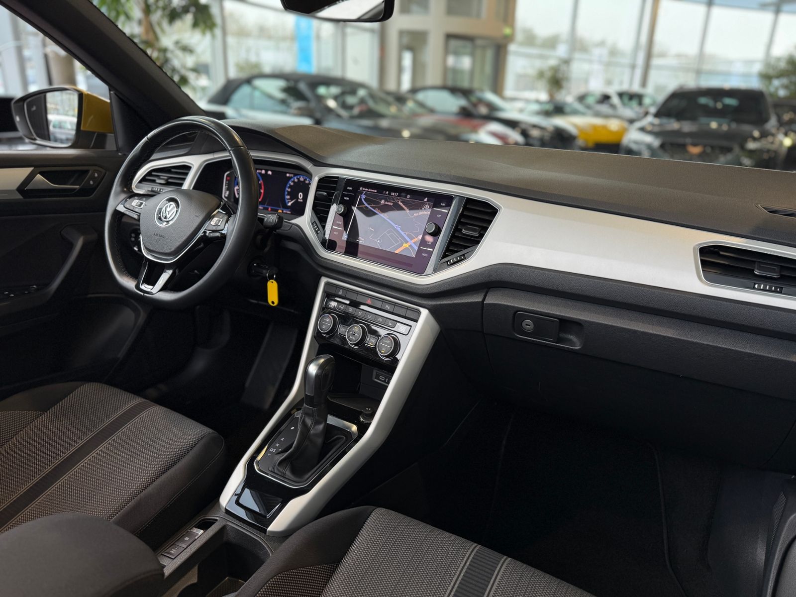 Fahrzeugabbildung Volkswagen T-Roc Cabriolet Style ACC LED NAV SHZ