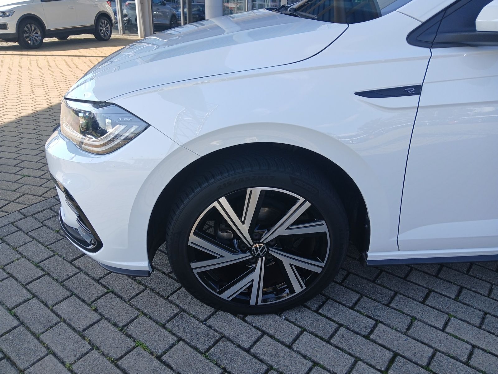 Fahrzeugabbildung Volkswagen Polo TSI R-Line Matrix Pano ACC PDC SH 17"
