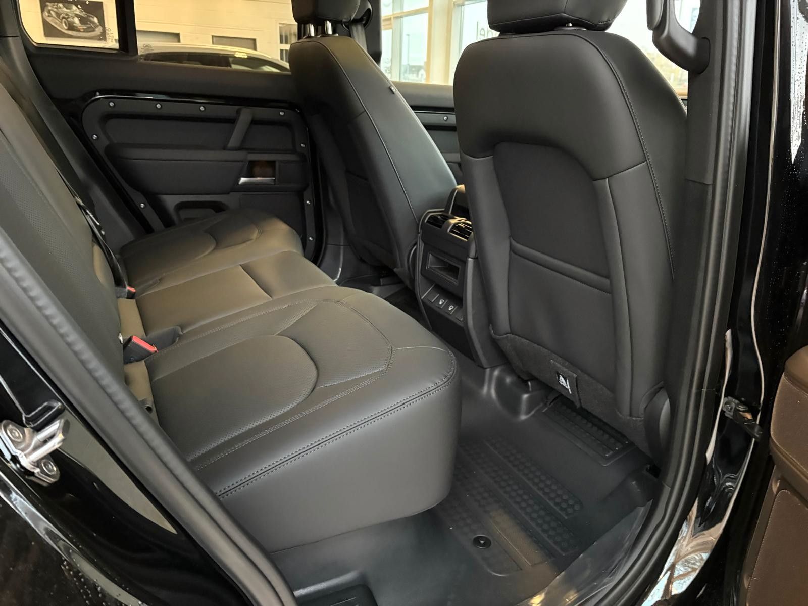 Fahrzeugabbildung Land Rover Defender 110 Hybrid X-Dynamic SE/P 300 E