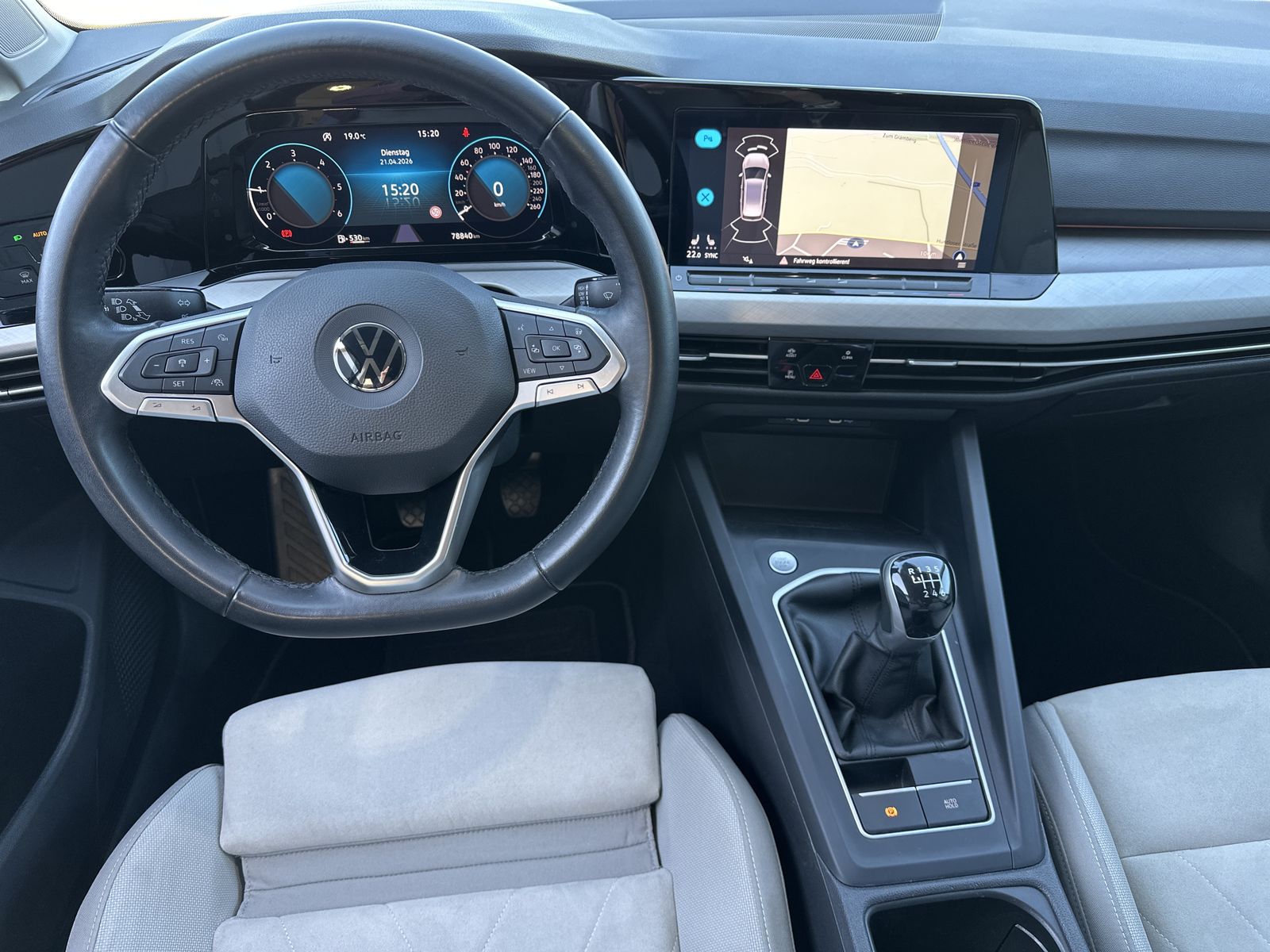 Fahrzeugabbildung Volkswagen Golf Variant 2.0 TDI Life NAV+LED+KAM+VCOCK+HUD