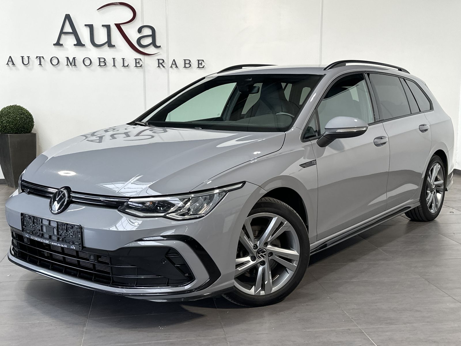Fahrzeugabbildung Volkswagen Golf Variant R-Line 4Motion NAV+LED+AHK+ACC+17ZO