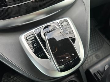 Fahrzeugabbildung Mercedes-Benz V 220d EDITION lang*Panorama*Totwinkel*2500kgAHK