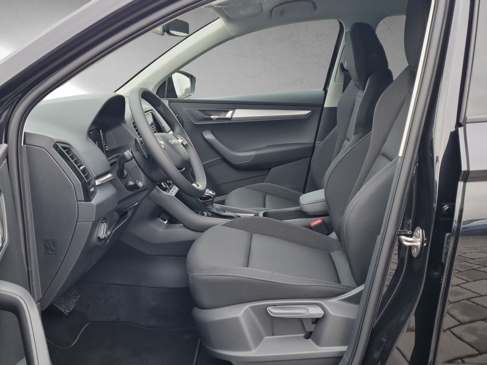 Fahrzeugabbildung SKODA Karoq Balance 1,5 TSI Fahrassi+ Komfort Gar. +3