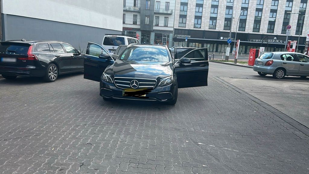 Image of Mercedes-Benz 220