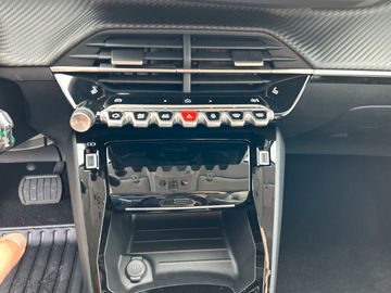 Peugeot 208 1.2 110 Allure KeyLess+LED+SHZ+LM+PDC+SpurH
