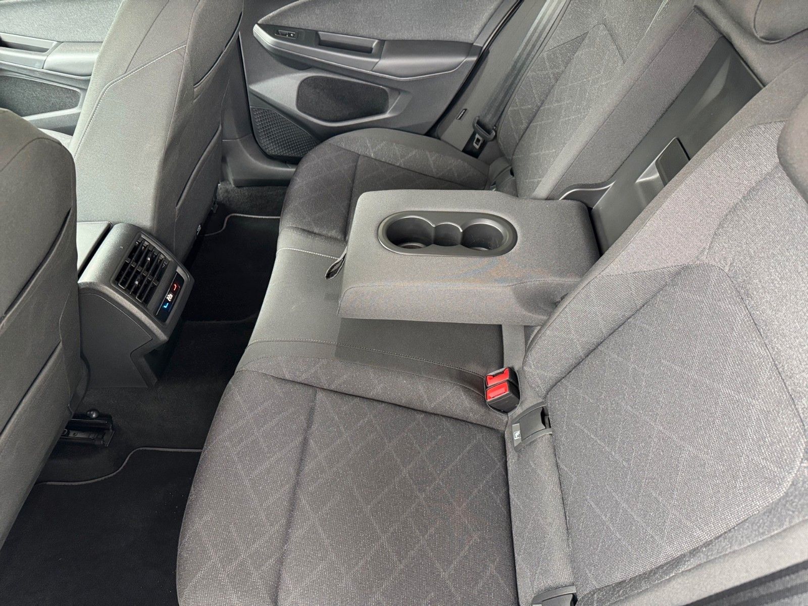 Fahrzeugabbildung Volkswagen Golf VIII Lim. Life 1.5 TSI