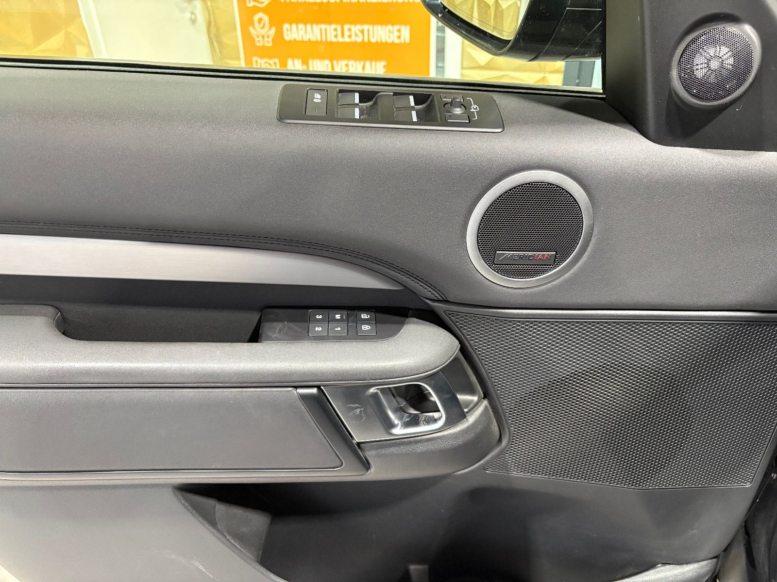 Fahrzeugabbildung Land Rover Discovery 5 SE D250 AWD/PANO/ACC/360°/APPLE/AHK/
