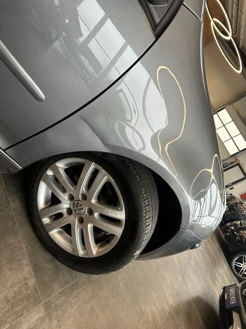 Volkswagen Golf V Lim. Tour *KLIMA*SZHZ*TEMPOMAT*AHK*