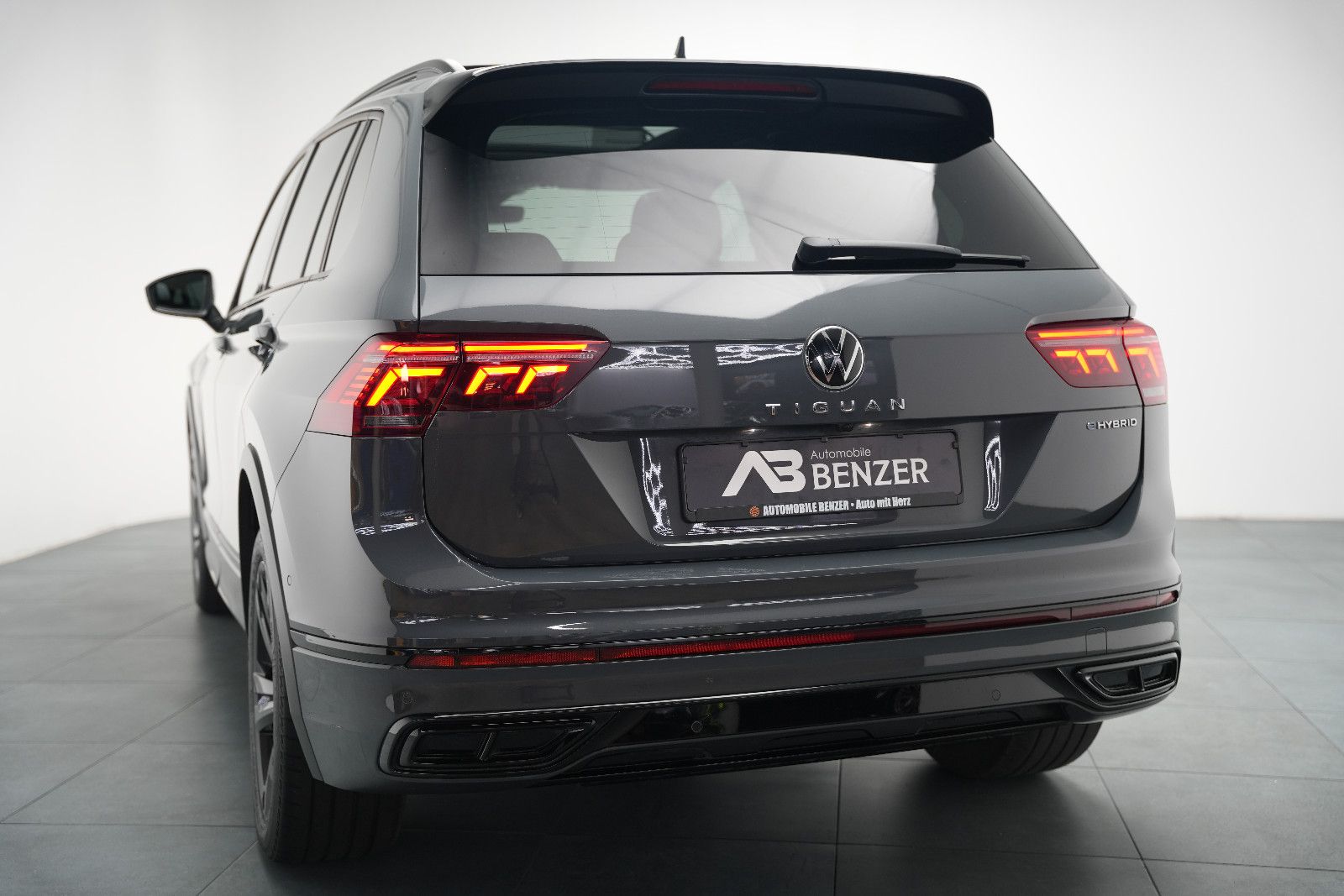 Fahrzeugabbildung Volkswagen Tiguan R-Line Hybrid *Panorama*360°Kam*Virtual