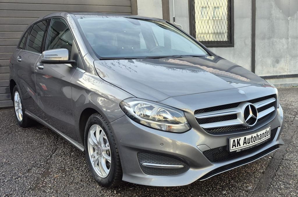 Mercedes-Benz B 180