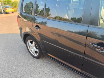 Volkswagen Touran - 11