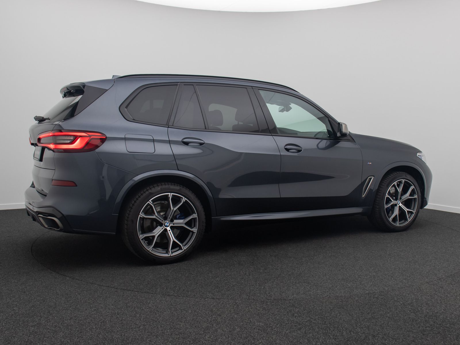 Fahrzeugabbildung BMW X5 M50d Panorama H/K 360° AHK Komfort HUD DAB