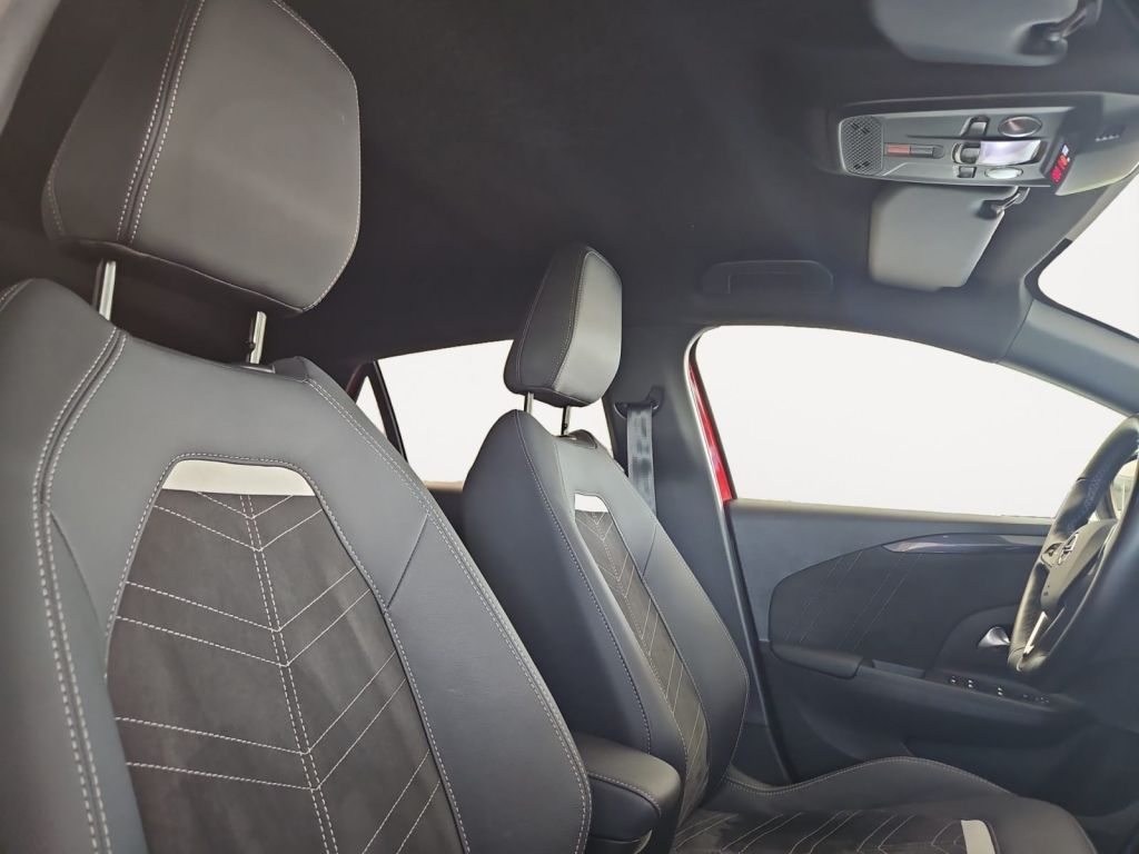 Fahrzeugabbildung Opel 1.2 Turbo Ultimate, Alcantara, Navi, Matrix