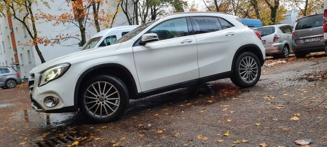 MERCEDES-BENZ GLA 250 4MATIC DCT -